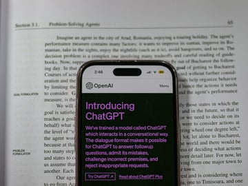Telefoon met chatgpt open